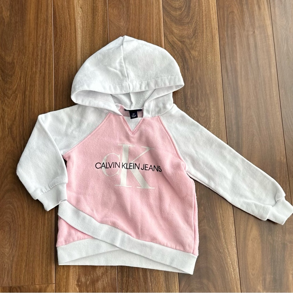 Calvin Klein pullover toddler girl size 2t - Picture 2 of 4
